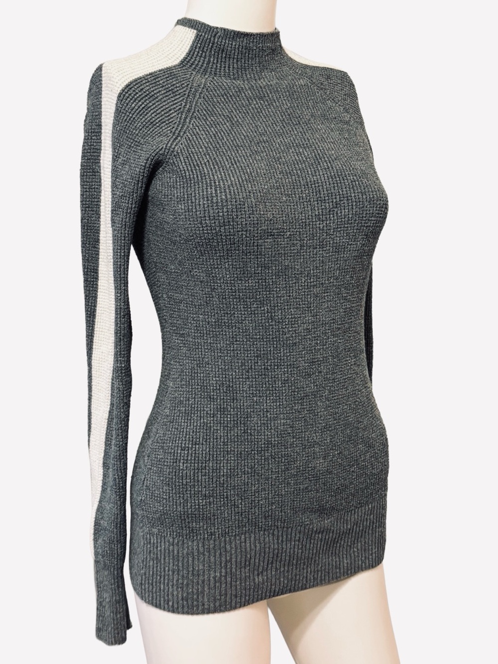 Raglan Long Sleeve Sweater in Gray